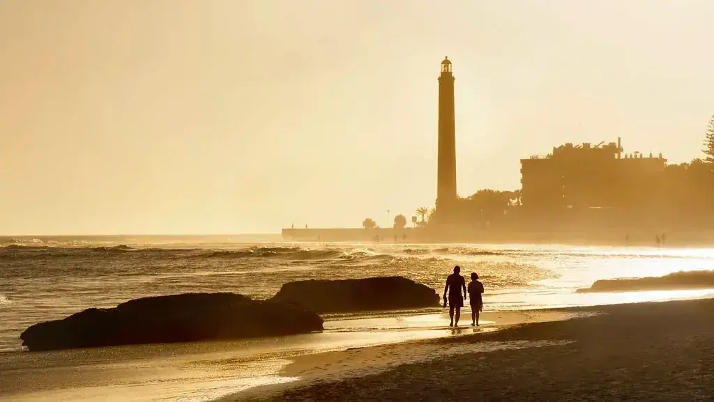 Sur o norte de Gran Canaria: por qué alojarte en la capital tiene sentido